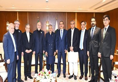 تصویری از بدرقه هیات ایران در فرودگاه اسلام آباد