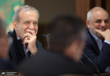 ببینید/ پزشکیان خبرنگار شد!