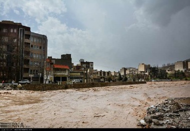 ساکنان اطراف رودخانه خرم‌آباد منازل خود را تخلیه کنند