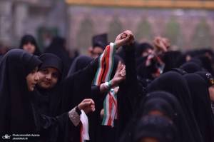 اجرای سرود دانش آموزی در حرم مطهر امام خمینی