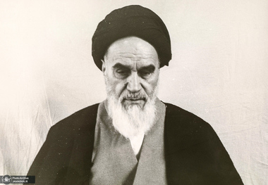 امام خمینی (س): کربلا و نام مبارک حضرت سیدالشهدا را زنده نگه دارید