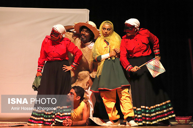 نمایش "شه میر" در بندرعباس به روی صحنه رفت+فیلم