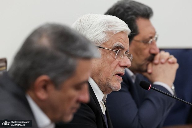 عارف: حق اعتراض را به رسمیت می‌شناسیم/ عده‌ای با نفوذ به دنبال به خشونت کشاندن اعتراضات هستند/ جوانان هوشیار باشند/ بازاریان و دانشجویان وفادارترین گروه‌ها به آرمان‌های انقلاب اسلامی هستند/ ربایش رئیس‌جمهور یک کشور اوج رفتار تمدن غرب را نشان می‌دهد