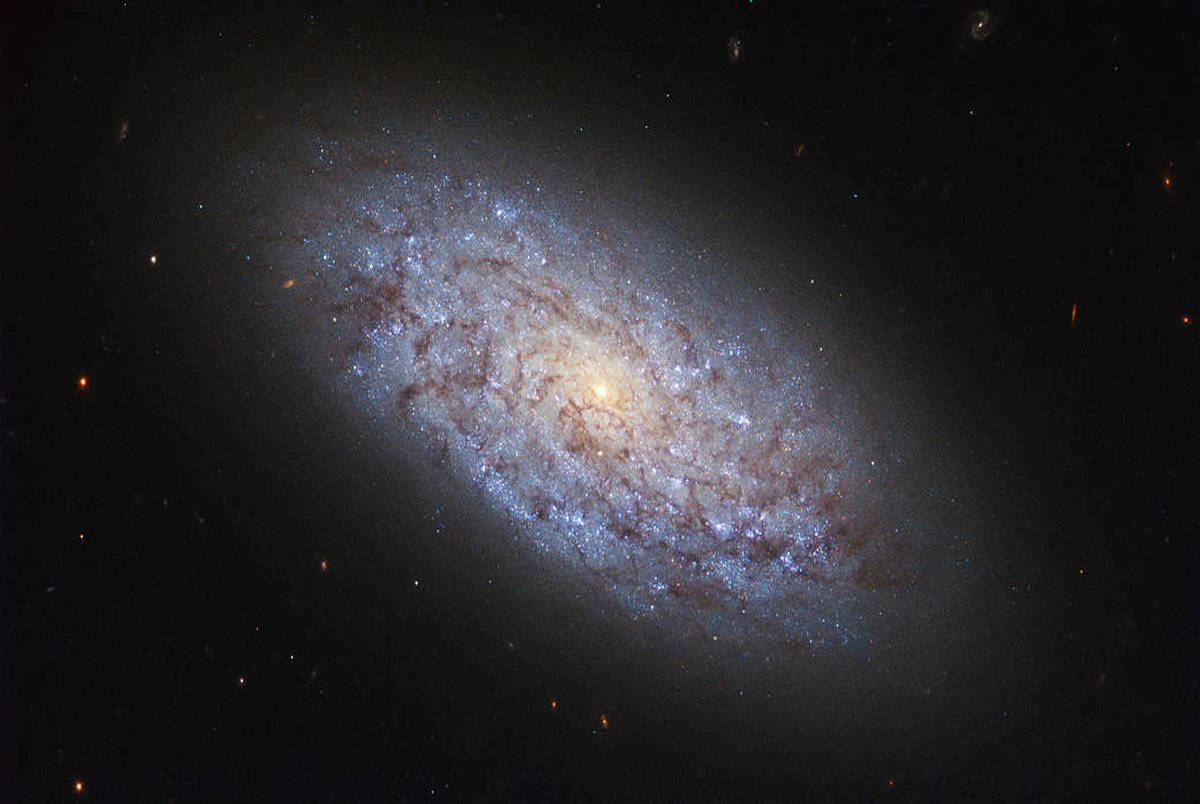 کهکشان کوتوله و هابل + تصویر