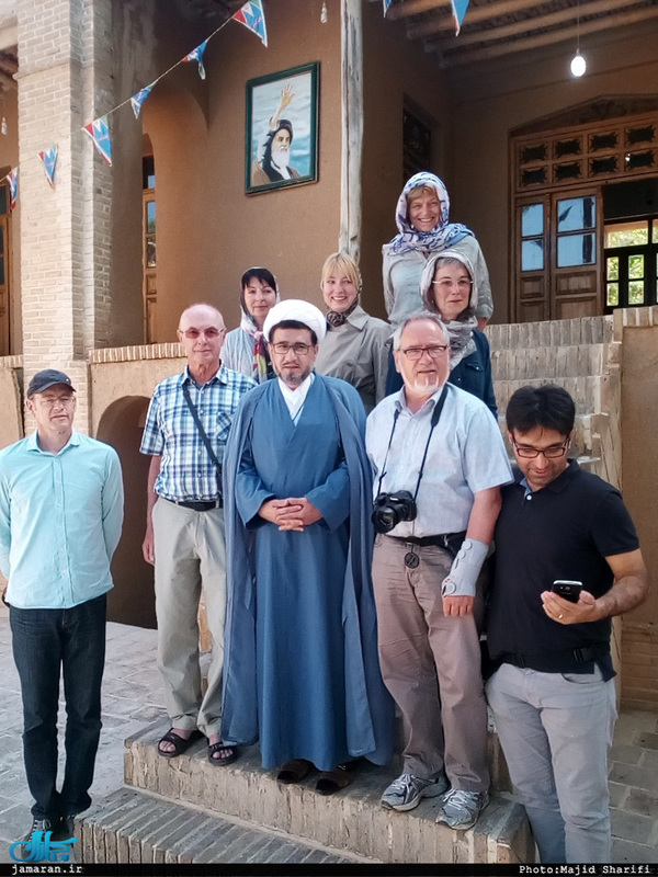 بازدید گردشگران خارجی از بیت تاریخی حضرت امام در خمین
