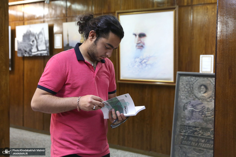 بازدید جمعی از دانشجویان دانشگاه سهند تبریز و دانشگاه شهید عباسپور تهران از بیت امام خمینی (س)