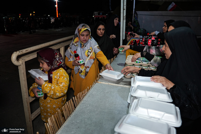 خدمت‌رسانی به زائران حسینی در مسیر عبور از ایلام