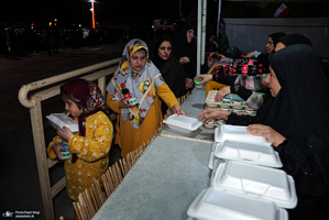 خدمت‌رسانی به زائران حسینی در مسیر عبور از ایلام