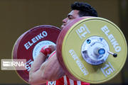 وزنه بردار اندونزیایی قهرمان دسته ۶۷ کیلوگرم مسابقات جام فجر