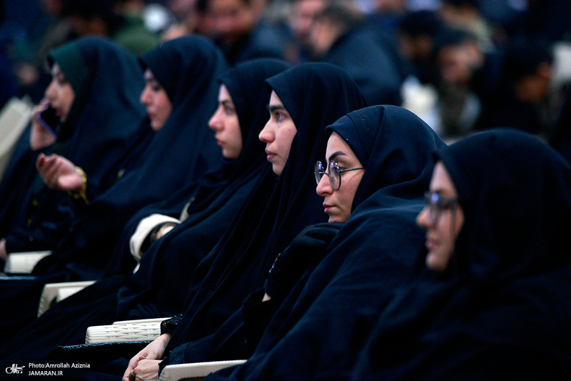 رزمایش کمک مومنانه با اهدای ۳۰۰ دستگاه ویلچر به بهزیستی در حرم امام  خمینی (س)