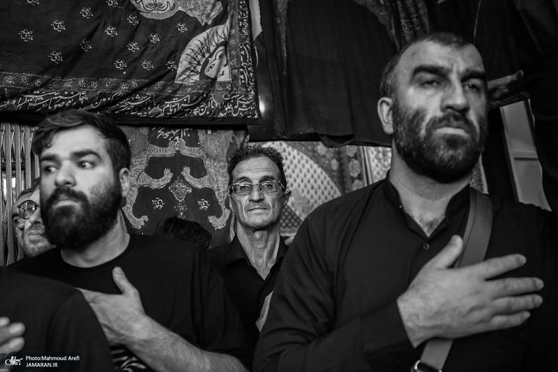 عزاداری ظهر عاشورا در حسینیه 200 ساله سادات اخوی