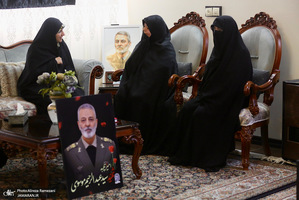 بازدید معاون امور زنان و خانواه ریاست جمهوری از منزل سپهبد شهید سید عبدالرحیم موسوی