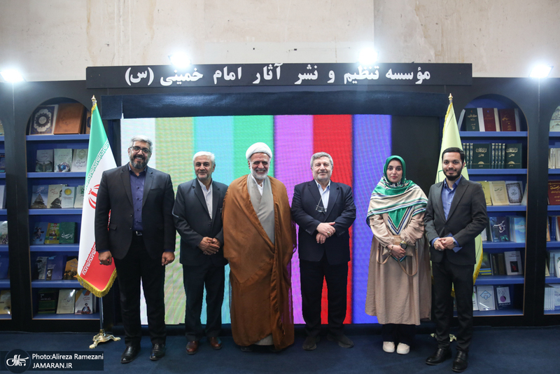 غرفه موسسه تنظیم و نشر آثار امام خمینی (ره) در سی و ششمین نمایشگاه کتاب تهران-6