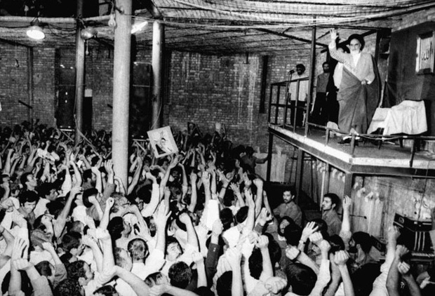 أوصی جمیع المسلمین والمستضعفین..