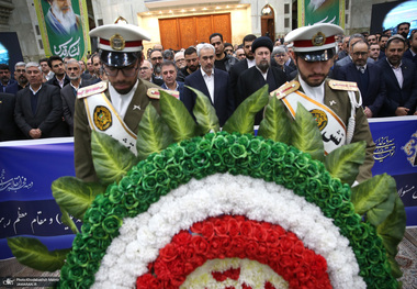 تجدید میثاق وزیر اقتصاد و جمعی از مدیران اقتصادی با آرمان های امام خمینی (س)