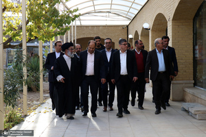 بازدید سفیر ازبکستان در ایران از بیت تاریخی امام در خمین