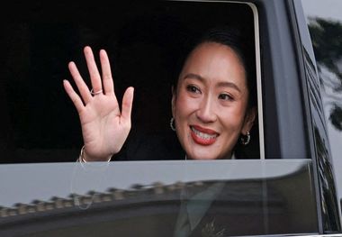 دادگاه عالی نخست‌وزیر تایلند برکنار کرد