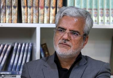 محمود صادقی: آقای پزشکیان سریع باشید! رفع فیلترینگ هزینه ای ندارد، فقط بگویید پایشان را از روی گلوی مردم بردارند