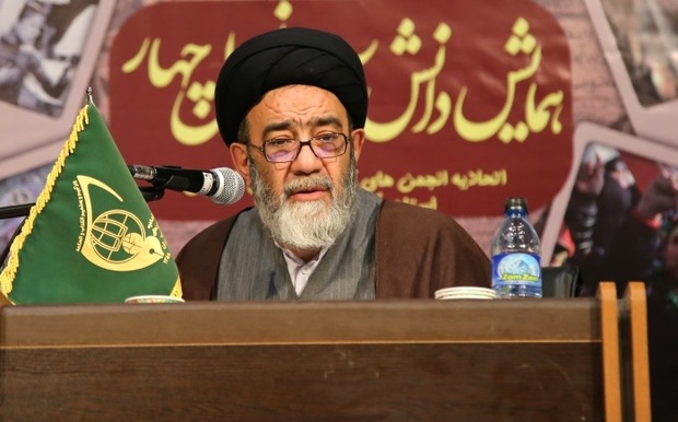 امام جمعه تبریز: شناخت آسیب های انقلاب ضروری است