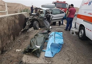  متلاشی شدن پژو ۴۰۵ و مرگ زن و مرد جوان در آزادراه تهران-قم+ تصاویر