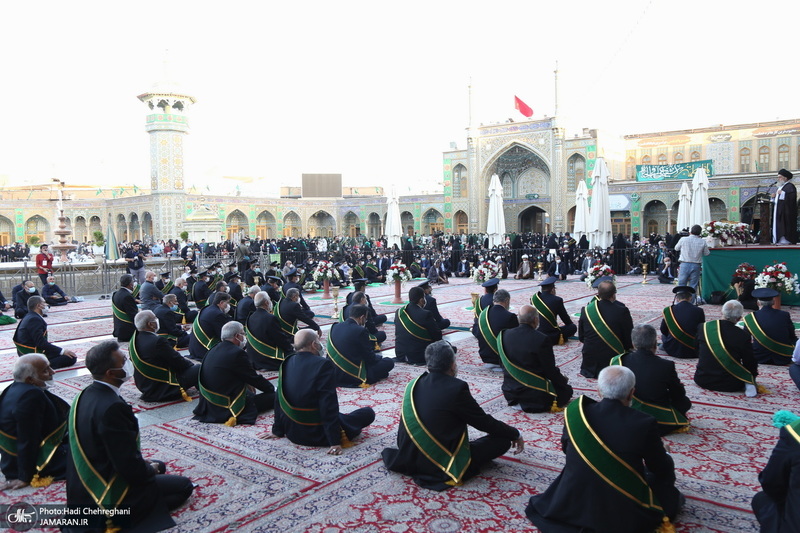 آیین تعویض پرچم گنبد حرم حضرت معصومه(س) و آغاز دهه کرامت