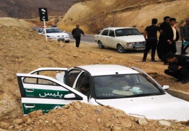 ترکیدگی لاستیک خودرو پلیس در جاده شهرکرد -  اردل 2 مصدوم برجا گذاشت