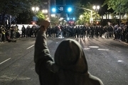 معترضان در شهر پورتلند تندیس های 2 رئیس جمهور  آمریکا را منهدم کردند