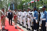 شهباز شریف به استقبال پزشکیان رفت (2)