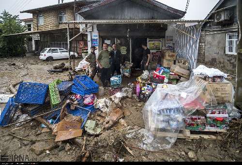 باد و باران شدید در راه گیلان