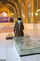 حضور رهبر معظم انقلاب در حرم مطهر حضرت امام خمینی(س)