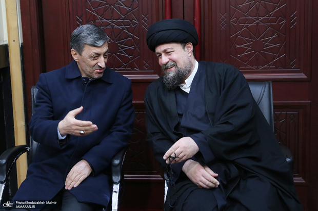 سید حسن خمینی: «بغض» را در جامعه پایین بیاورید/ باید به اقشار کم درآمد و پایین دست رسیدگی کرد/ حتی کسی که با ما از در ناسزاگویی می‌آید را هم جذب کنیم/ باید دینی عرضه کنیم که بتواند جامعه ما را یکپارچه کند