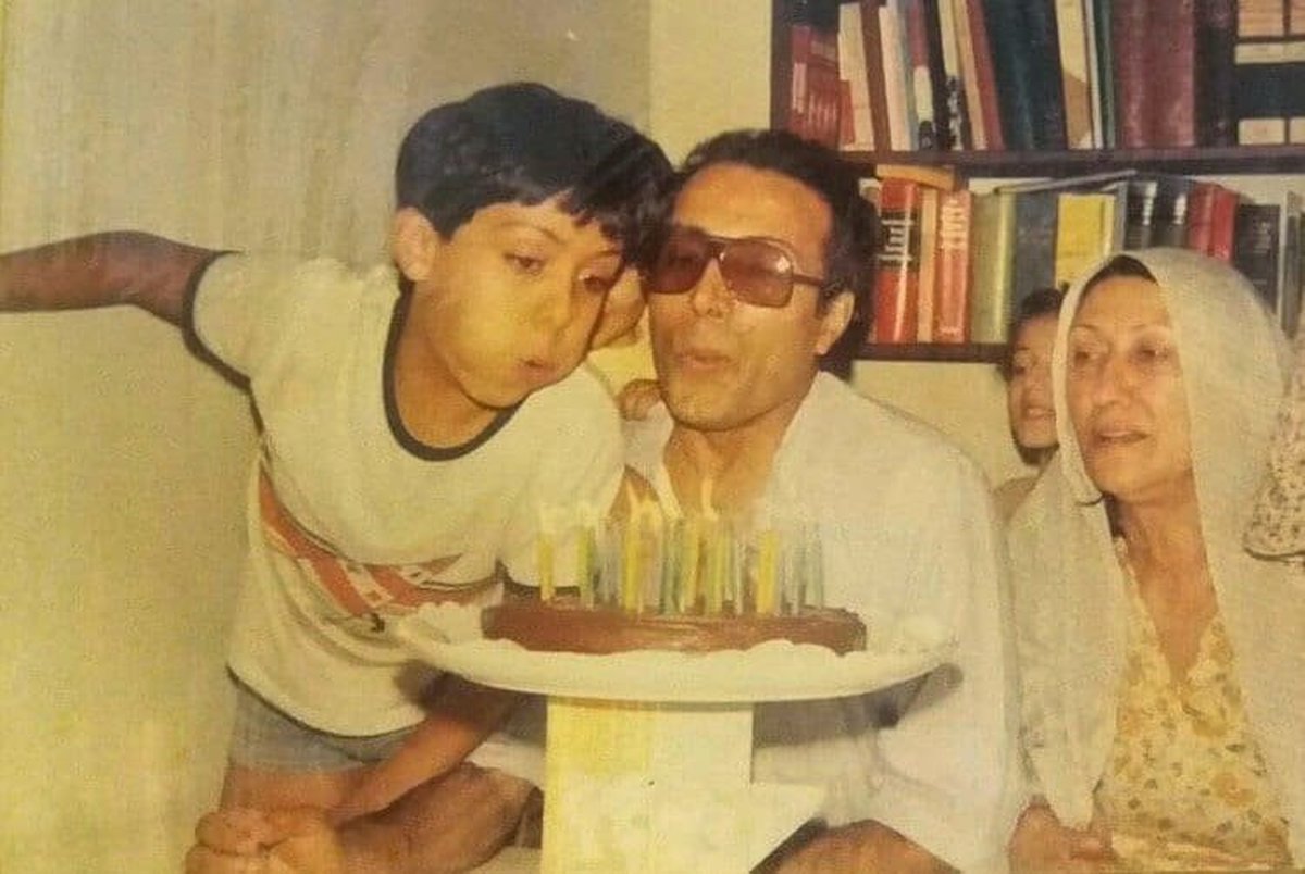 عکسی قدیمی از جشن تولد خانوادگی عباس کیارستمی