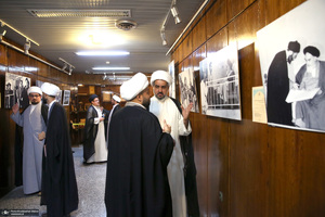 بازدید جمعی از علمای نجف از حسینه و مجموعه فرهنگی جماران