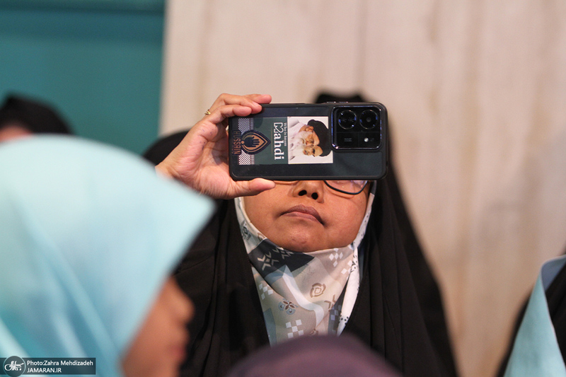 تجدید میثاق بانوان فعال فرهنگی با آرمان های امام خمینی(س) در حسینیه جماران