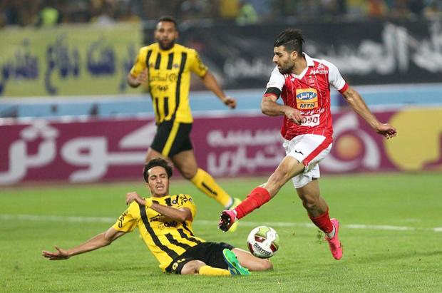 شکایت رسمی پرسپولیس از مدافع سپاهان به دلیل تهدید هوادارانش


