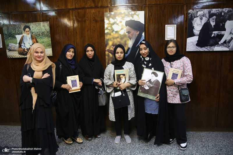 بازدید جمعی از دانشجویان بین‌الملل دانشگاه علامه طباطبایی به عنوان سفیران تمدن اسلامی از جماران