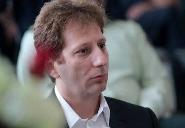 تحلیل مشترک عباس عبدی، فیاض زاهد، محمد مهاجری: ابهامات درباره بازگشت بابک زنجانی بسیار زیاد است/ این حجم از ادعاها و شاخ و شانه کشیدن برای همه، نه‌تنها کمکی به اقتصاد رکودی ایران نمی‌کند/ مردم سرمایه‌دار سوگلی و نمایشی نمی‌خواهند