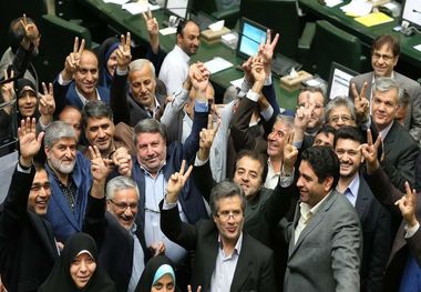 مجلس دهم تمام شد/ نطق انتقادی لاریجانی در روز آخر