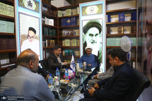 بازدید سرپرست موسسه تنظیم و نشر آثار حضرت امام خمینی(ره) از نمایشگاه کتاب