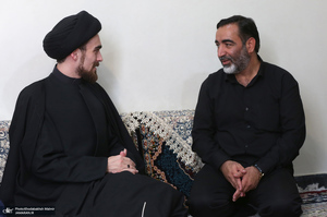 حضور سید احمد خمینی در منزل شهید مصطفی عزیزی در شهر بروجرد