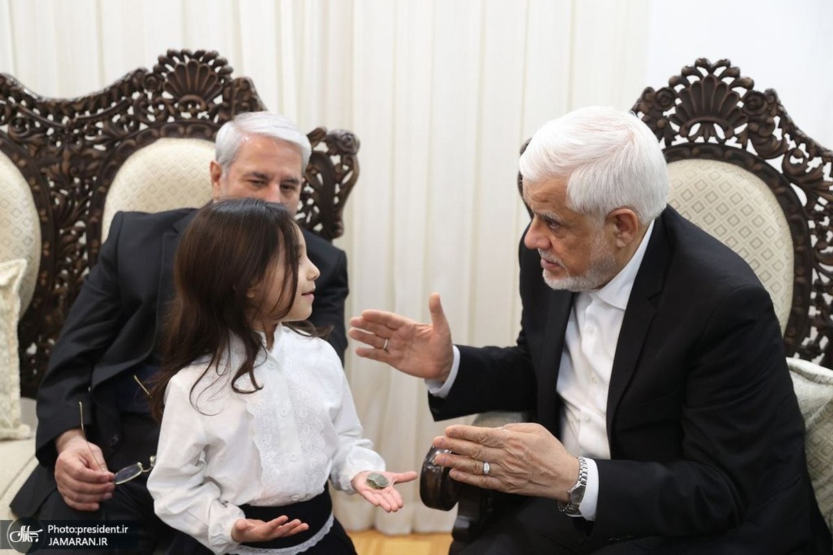 دیدار عارف با خانواده‌های شهید رئیسی و شهید مالک رحمتی در اولین سالگرد شهدای خدمت/ گزارش تصویری