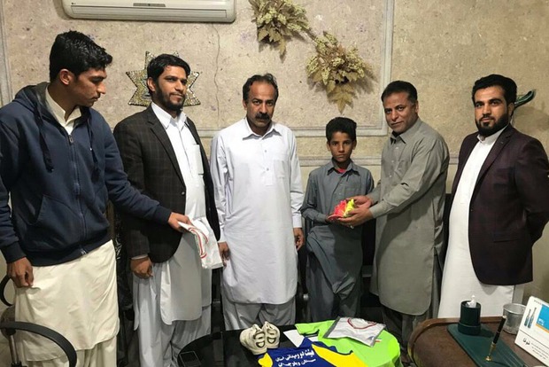 نوجوان سراوانی که پابرهنه قهرمان دوومیدانی شده بود، صاحب کفش شد+عکس
