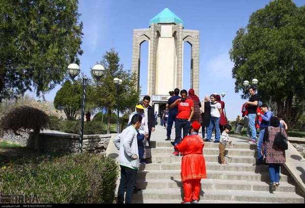 دمای هوای همدان روز طبیعت افزایش می یابد