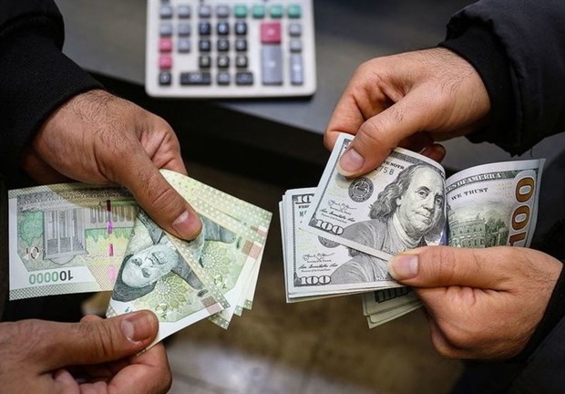 خدادادی: دولت ساماندهی بازار ارز را با جمع‌آوری دلالان چهارراه استانبول و میدان فردوسی پیش ببرد
