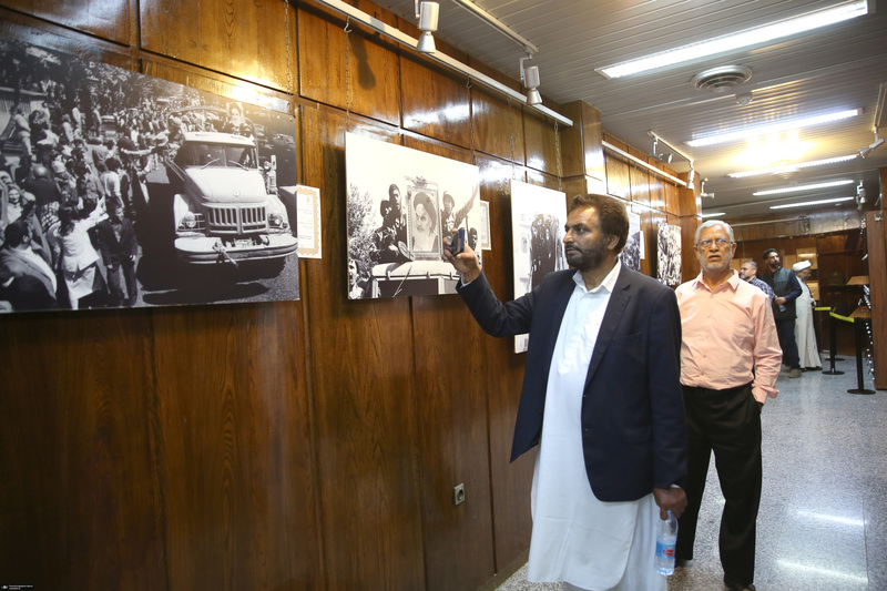 بازدید میهمانان خارجی مراسم بزرگداشت امام از جماران