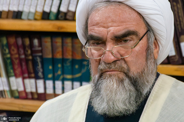 آیت‌الله غرویان: اگر اتحاد و یکپارچگی وجود داشته باشد می‌توانیم مقاومت کنیم و بر تحریم‌ها پیروز شویم/ جدایی و تفرقه شخصیت‌های سیاسی روحیه مردم را تضعیف و دشمن را شاد می‌کند/ مچ‌گیری را کنار بگذاریم