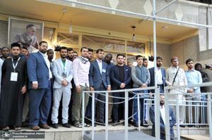 بازدید جمعی از شرکت کنندگان سی وششمین دوره مسابقات بین المللی قرآن کریم از جماران‎