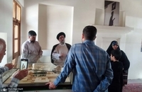 بازدید گردشگران نوروزی از بیت و زادگاه حضرت امام (س) در شب عید سعید فطر + تصاویر