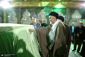 تجدید میثاق رئیس و اعضای مجلس خبرگان رهبری با آرمان های امام خمینی (س)