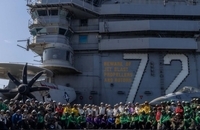 بازدید ویتکاف و کوشنر از ناو هواپیمابر آبراهام لینکلن (9)